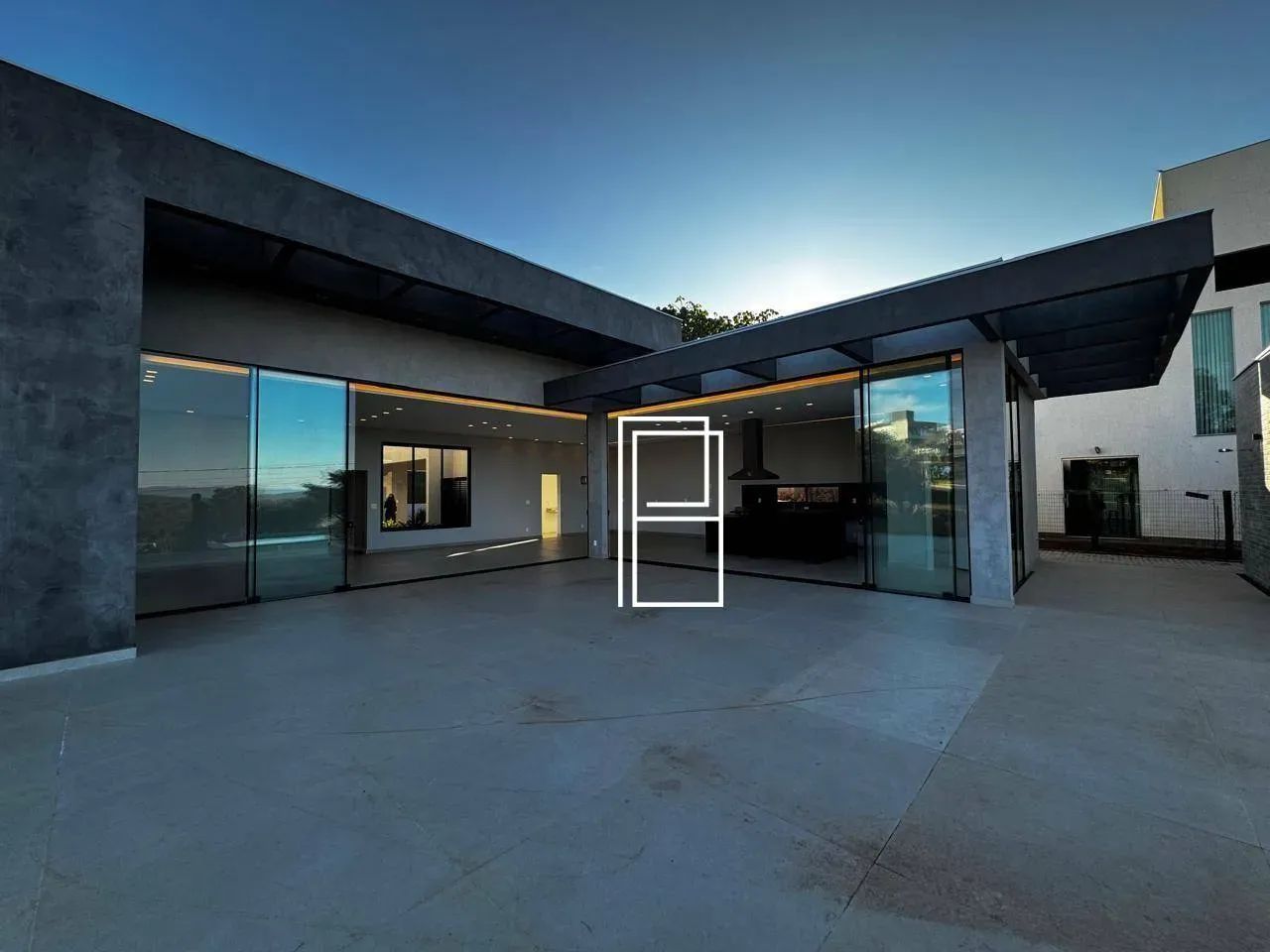 Casa com 4 dormitórios à venda, 420 m² por R$ 2.950.000,00 - Condomínio Gran Royalle Lagoa photo 2