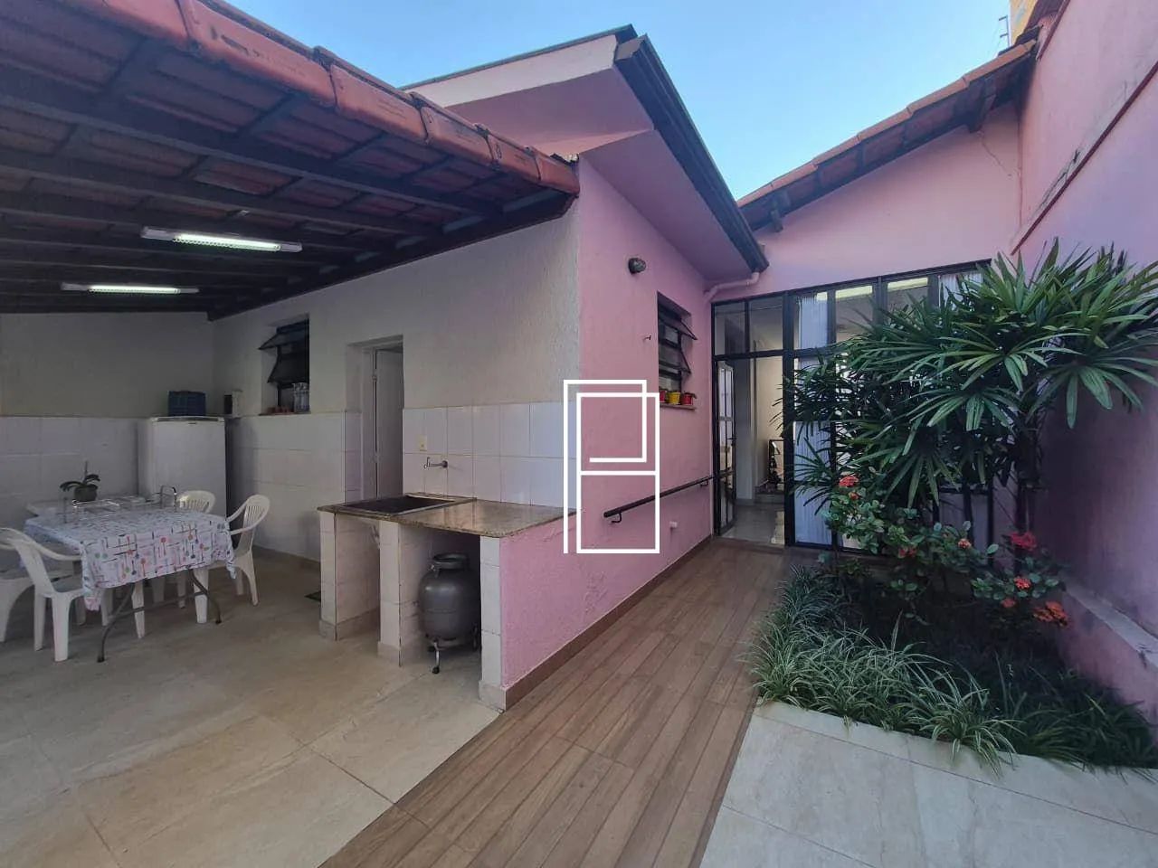 Casa com 5 quartos, 2 suítes, 3 vagas e espaço goumert no Santa Inês - R$ 1.400.000