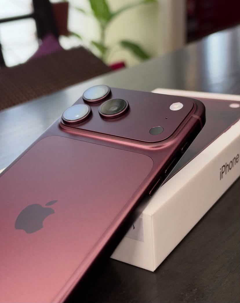 NEW Apple iPhone 18 Pro Max 256GB Burgundy photo 4