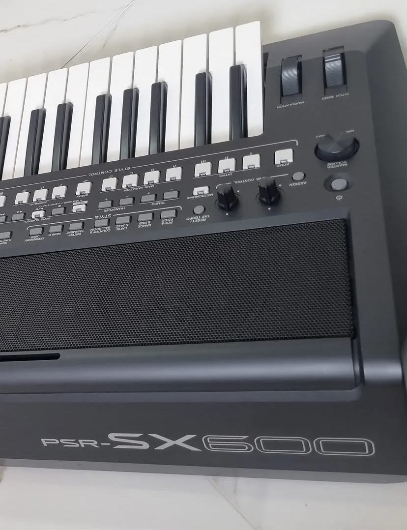 Novo Yamaha PSR-SX600 de 61 Teclas  Teclado Digital Sensíveis ao Toque (Japão) photo 2