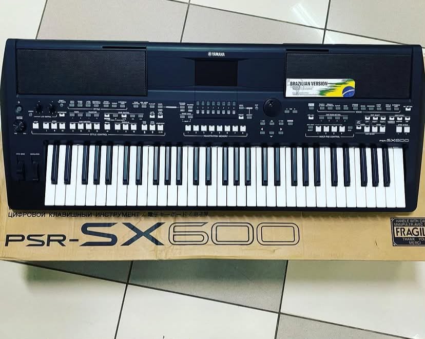 Novo Yamaha PSR-SX600 de 61 Teclas  Teclado Digital Sensíveis ao Toque (Japão)