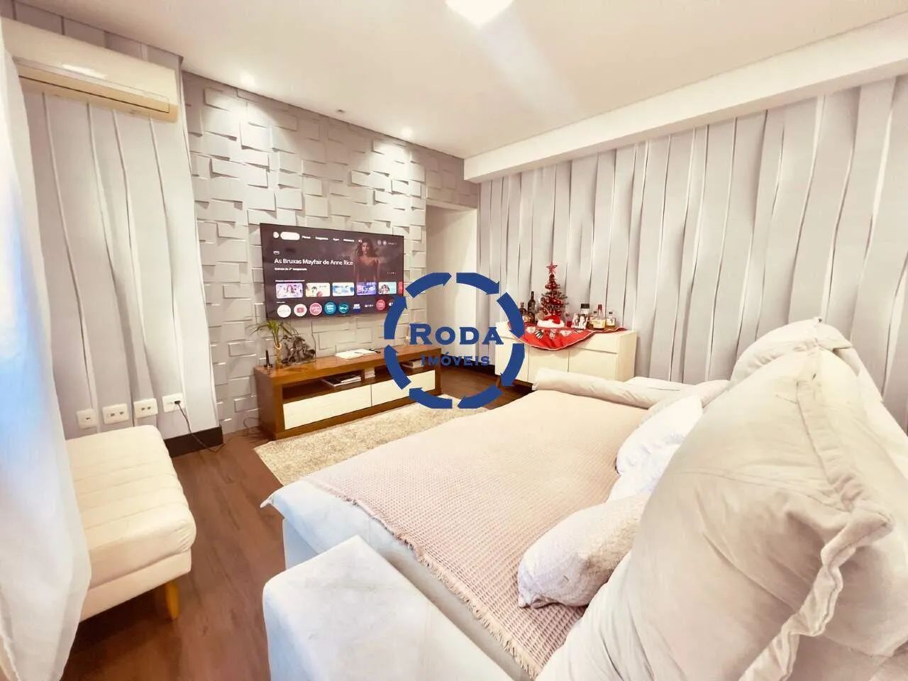 Apartamento com 3 domitórios e mobiliado para alugar em Santos em frente ao mar