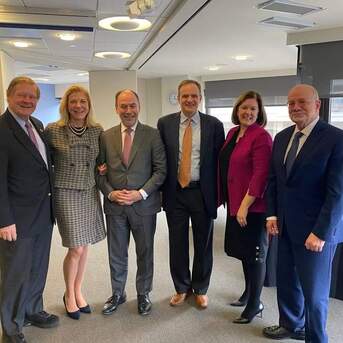 Investidor Busca Parceria Para Investimento Em Negócios Em Andamento. photo 2